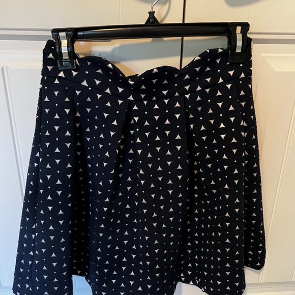 Set of two womens Francesca’s skirts - Picture 2 of 3